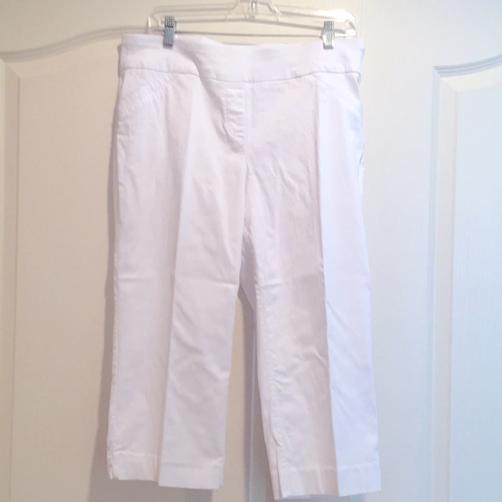 Women’s Solid White Capris